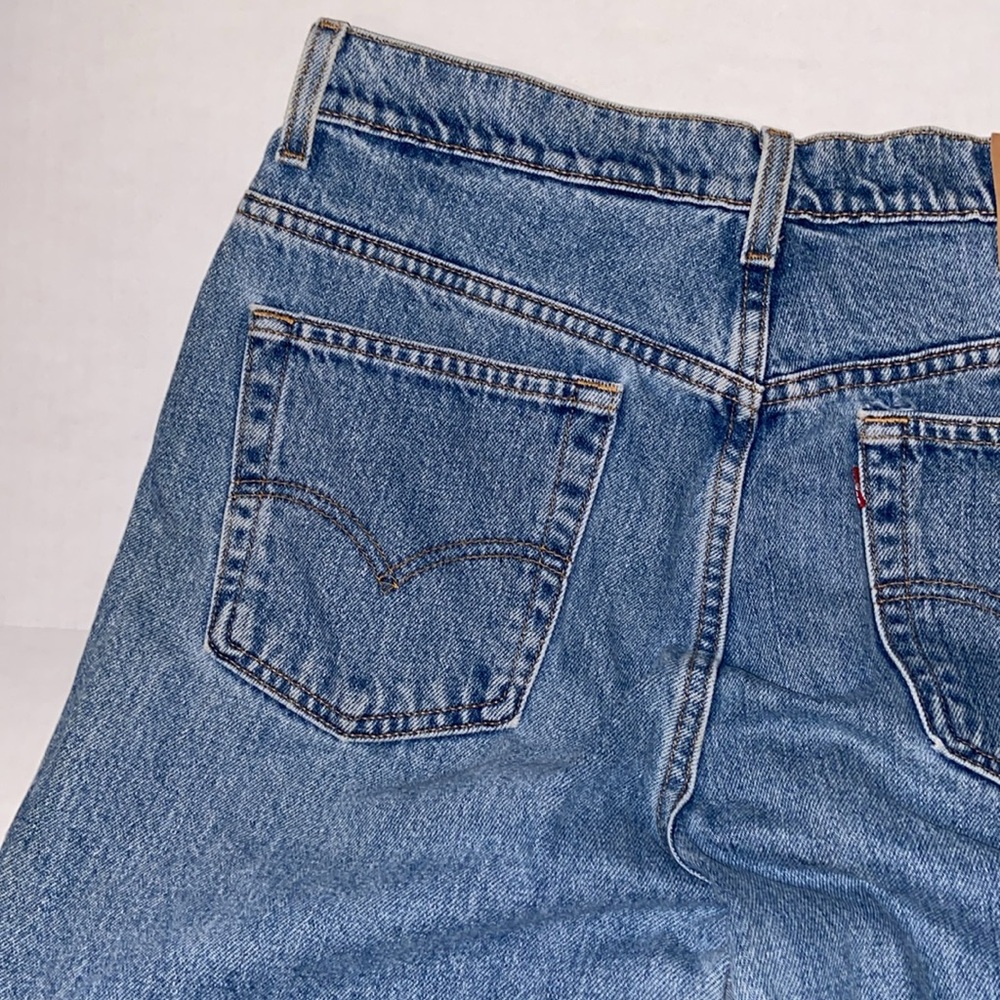Vintage Levi’s Women’s Size 16W M Relaxed Fit Tapered Leg Blue Jeans - Picture 8 of 9